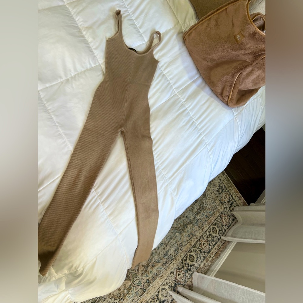 Jluxlabel onesie size small